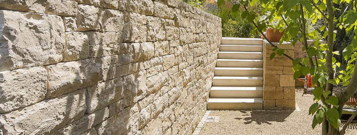 mur en pierre de taille calcaire opus romanum