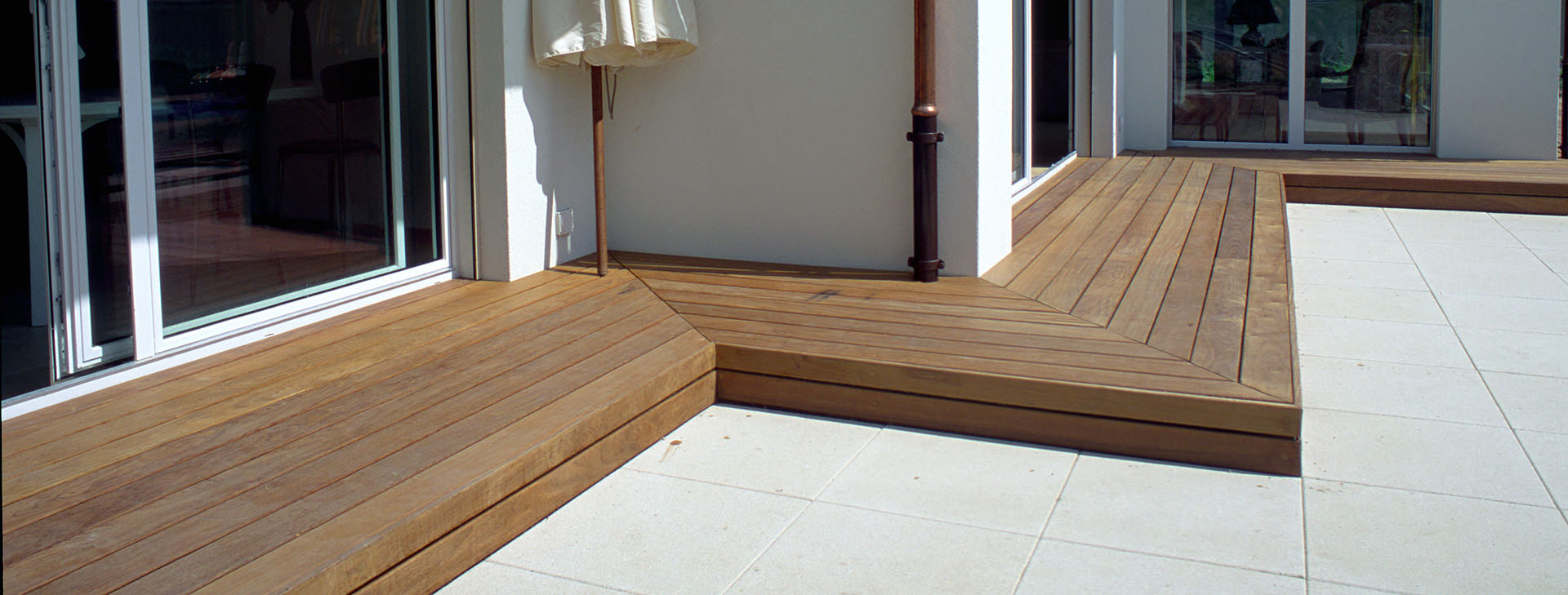 terrasse en bois exotique ipé visserie invisible avec clips en acier inoxydable passage